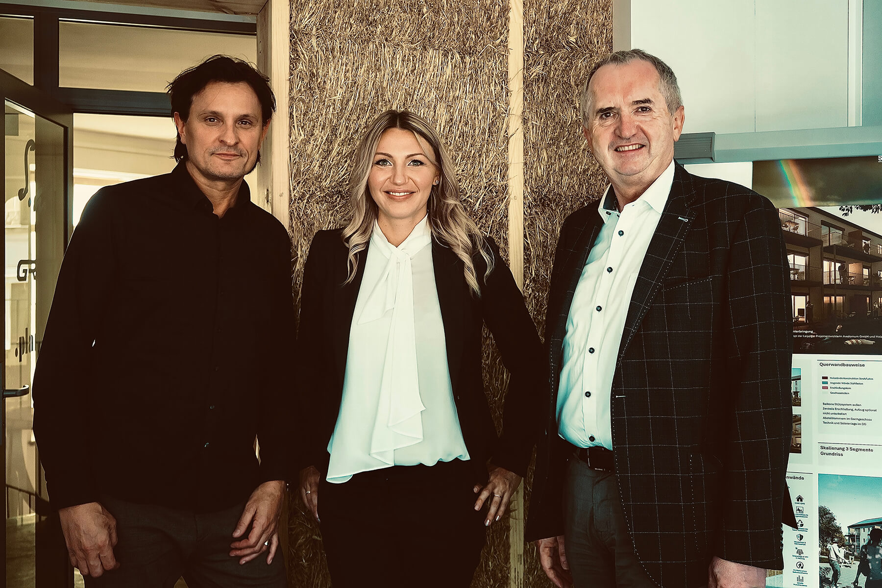 Architekt Marco Stelzel, Geschäftsführerin Xenia Bauer-Stelzel, Staatsminister Thomas Schmidt (von links).